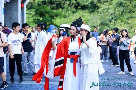 太极以柔克, 登山途中有